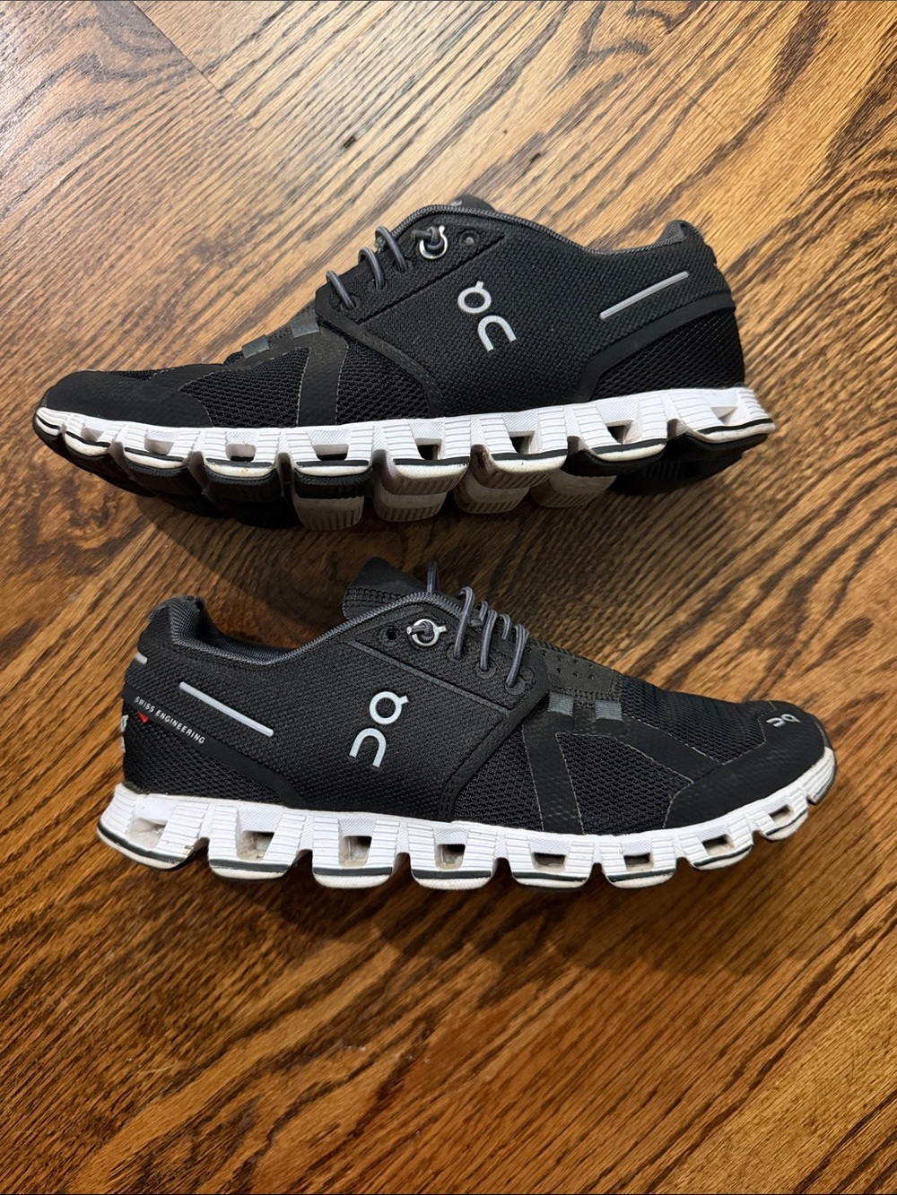 On On Cloud Swiss Engineering Black Running Shoes Sneakers Women’s 6